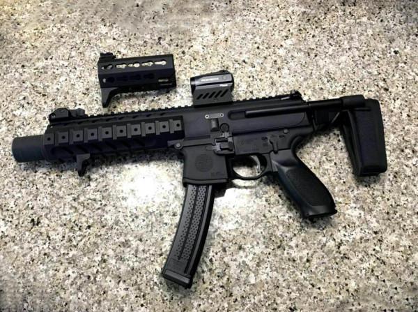 “北極狐”僱傭兵的20種輕武器,都是世界最頂尖的槍支 “北極狐”僱傭兵的20種輕武器,都是世界最頂尖的槍支