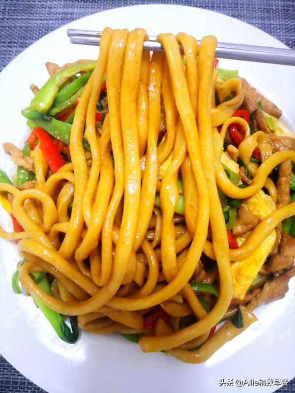 家常炒拉麵有技巧，這樣做比麵館都好吃還不油膩，食材多，真營養