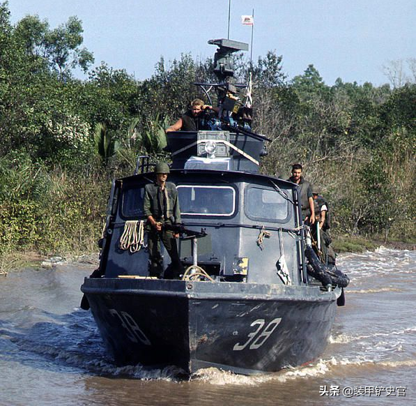 財大氣粗:美軍快速巡邏艇,3挺重機槍配備2萬多發子彈 財大氣粗:美軍快速巡邏艇,3挺重機槍配備2萬多發子彈