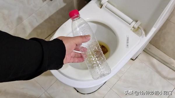 馬桶堵了?只需用一個塑膠瓶,幾下就能快速疏通,不用花錢太棒了 馬桶堵了?只需用一個塑膠瓶,幾下就能快速疏通,不用花錢太棒了