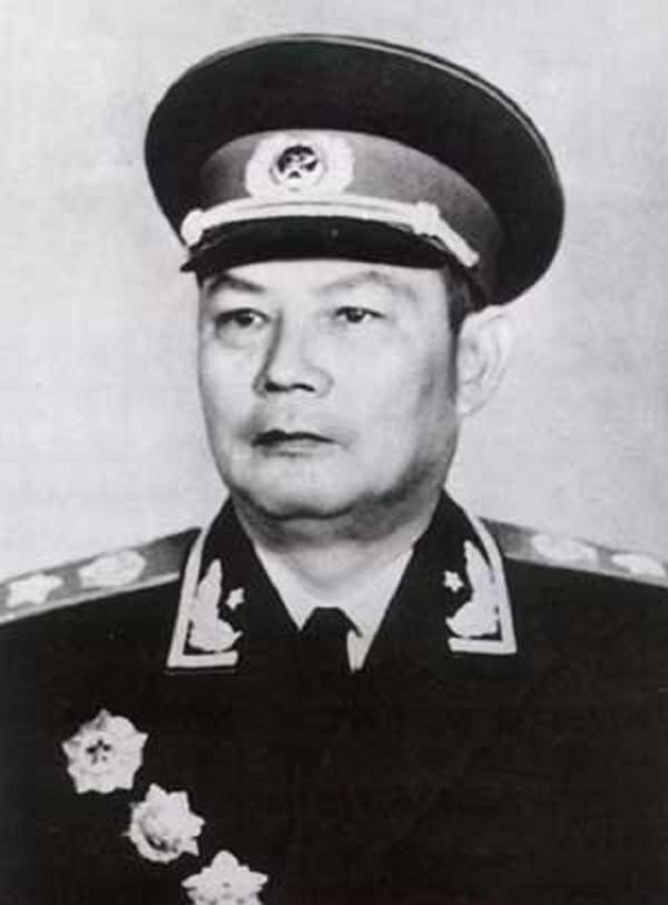 1946年,一國軍少將拿槍威脅地下黨員:幫我傳份情報給葉劍英 1946年,一國軍少將拿槍威脅地下黨員:幫我傳份情報給葉劍英