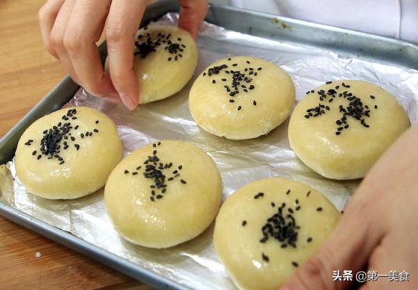 家常老婆餅，只要掌握油酥和油皮的技巧，在家也能做出金黃焦酥