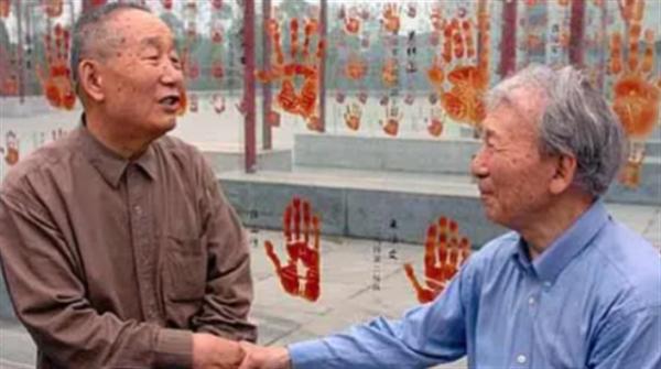 2006年，侵華老兵來中國謝罪，一個學生的質問，讓他說不出話