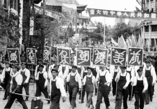 1951年彭德懷與主席臥房密談，周總理帶頭拍板，扭轉抗美援朝戰局