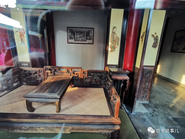 在紫禁城裡看大戲，儘管大腕兒雲集，卻無人喝彩