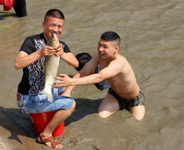 13歲女孩針灸後不幸死亡,有人說因百會太陽穴太危險,我看未必 13歲女孩針灸後不幸死亡,有人說因百會太陽穴太危險,我看未必