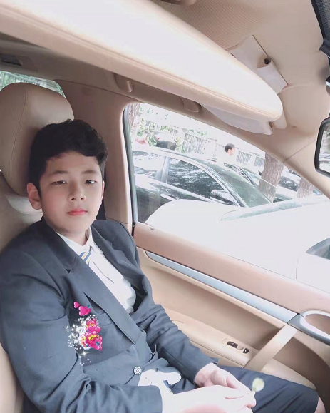 《爸爸去哪兒》小朋友近照曝光!石頭身高超一米八,費曼快胖成球 《爸爸去哪兒》小朋友近照曝光!石頭身高超一米八,費曼快胖成球