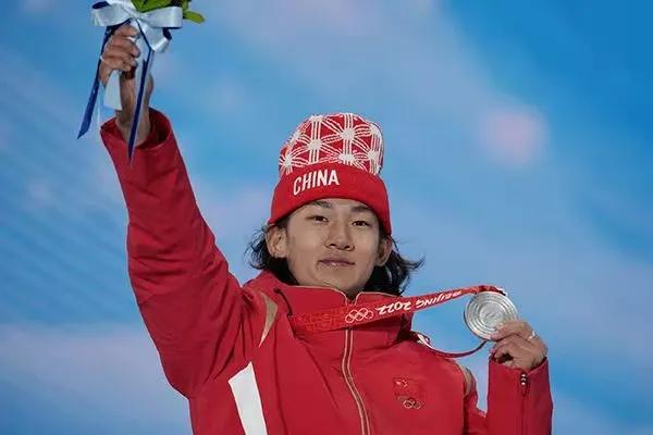 蘇翊鳴不許動，交出你的糖葫蘆