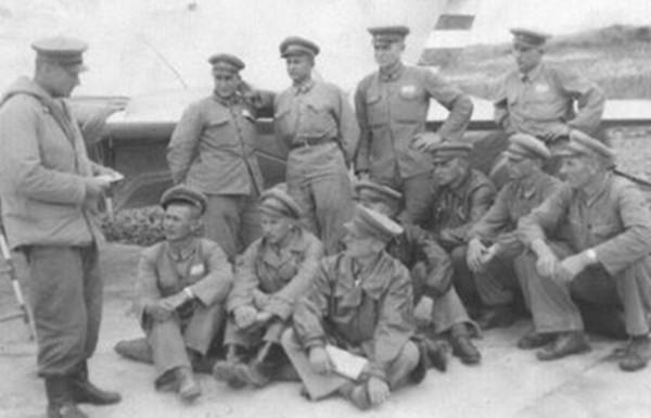 1950年,斯大林大發雷霆,原因竟是有人賣給中方低階飛機:米格9 1950年,斯大林大發雷霆,原因竟是有人賣給中方低階飛機:米格9