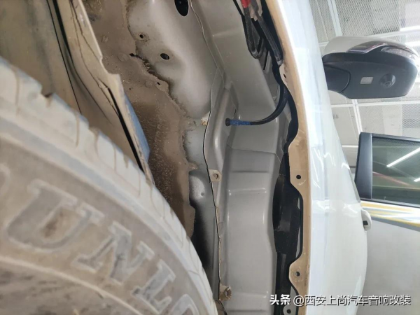 越野硬漢搭配HIFI立體環繞聲讓人意猶未盡，酷路澤升級德國RS音響