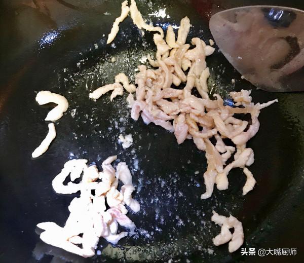 炒肉絲直接下鍋，粘鍋還發柴！教你2個技巧，出鍋滑嫩可口，真香