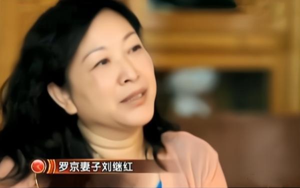 羅京：48歲去世，葬禮現場李瑞英表情痛苦，妻子改嫁兒子留學美國