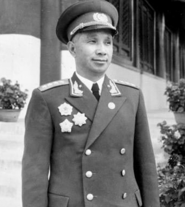 林彪列4點原因反對援朝，毛主席堅持出兵，蔣介石：沒人打得過他