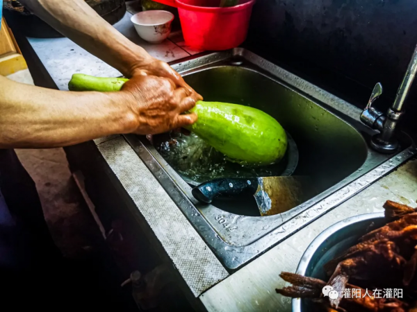臘肉配上禾花魚,一年哪得幾回嘗 臘肉配上禾花魚,一年哪得幾回嘗
