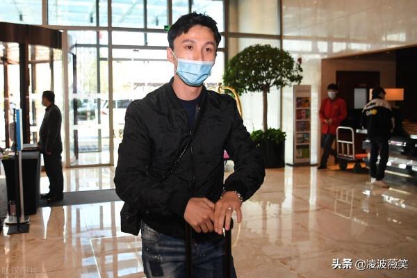 國足報到高畫質:戴偉浚首次亮相,蒿俊閔身著紅裝,韓佳奇潮味十足 國足報到高畫質:戴偉浚首次亮相,蒿俊閔身著紅裝,韓佳奇潮味十足