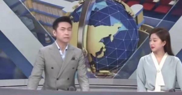 女主持讀新聞時潸然淚下,夥伴趕緊救場,觀眾反而讚歎她心地善良 女主持讀新聞時潸然淚下,夥伴趕緊救場,觀眾反而讚歎她心地善良