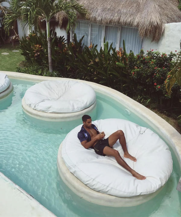 《艾米莉在巴黎》第二季，鮮肉收割機 Emily 又有新男人了