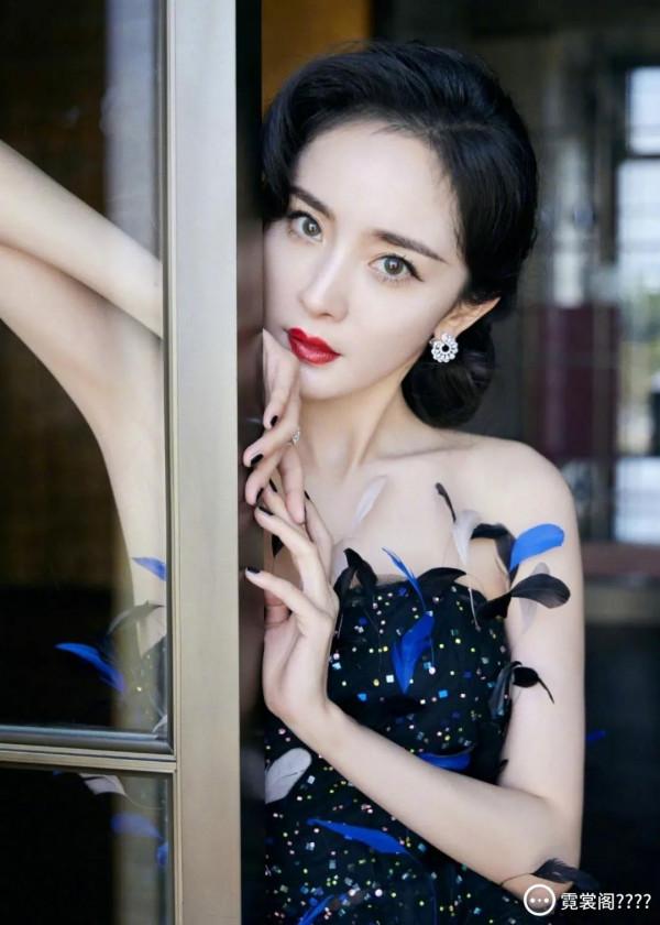 楊冪：優雅迷人，仙氣飄飄