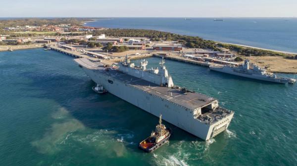 “堪培拉”級兩棲攻擊艦圖集（118圖）