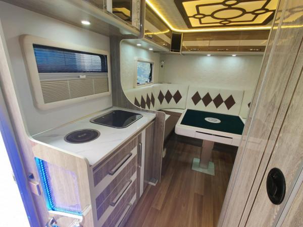 輕卡房車,上汽躍進H500底盤打造,給你一個移動的家 輕卡房車,上汽躍進H500底盤打造,給你一個移動的家