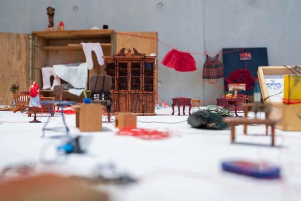 專訪鹽田千春:紅色是人的連線,黑色是宇宙 | 一點靈感 專訪鹽田千春:紅色是人的連線,黑色是宇宙 | 一點靈感