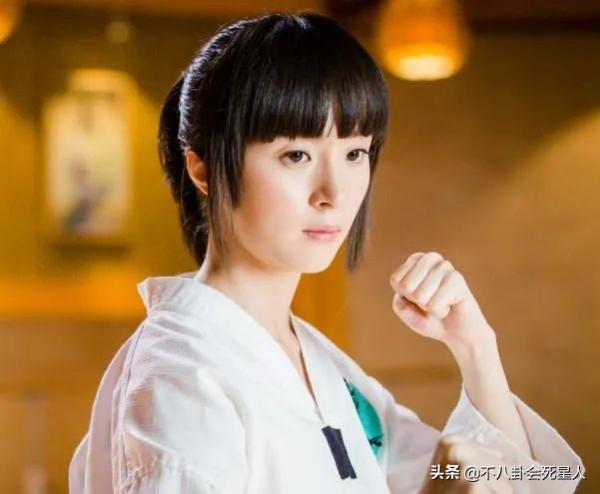 明明是苦情臉非要演活潑少女，高圓圓李沁都栽了