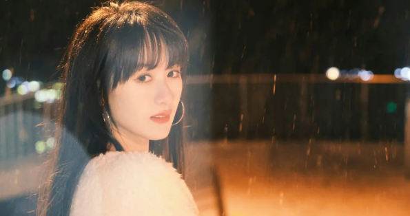 15位女星雪景美圖：楊冪嬌俏、劉詩詩經典，寫真照竟是沈月贏了？