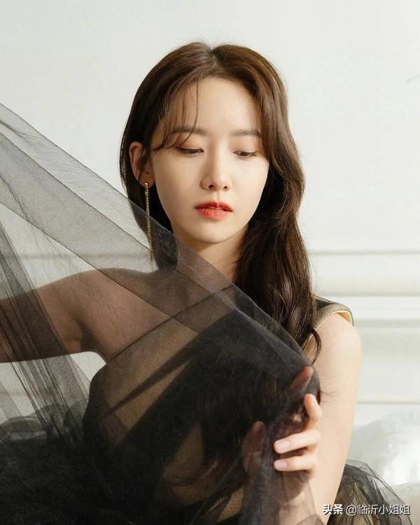 林允兒，清爽的溫柔少女，甜美可人的氣質，讓你重溫初戀的感覺