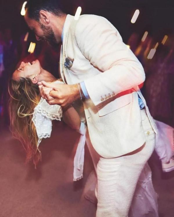 詹姆斯婚禮獨家:卡羅爾出借兒媳41年前禮裙,皮帕人群中為弟歡呼 詹姆斯婚禮獨家:卡羅爾出借兒媳41年前禮裙,皮帕人群中為弟歡呼