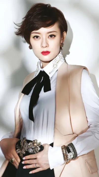 髮際線高又怎樣!盤點娛樂圈靠髮型照樣美貌的高發際線女星 髮際線高又怎樣!盤點娛樂圈靠髮型照樣美貌的高發際線女星