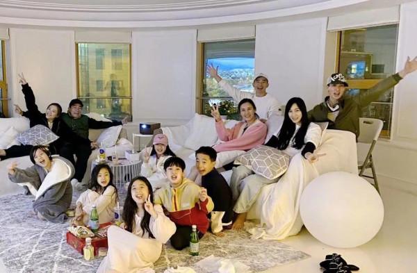 《爸爸去哪兒5》重聚，吳尊曬照懷念爸爸去哪兒，這些女娃變化大