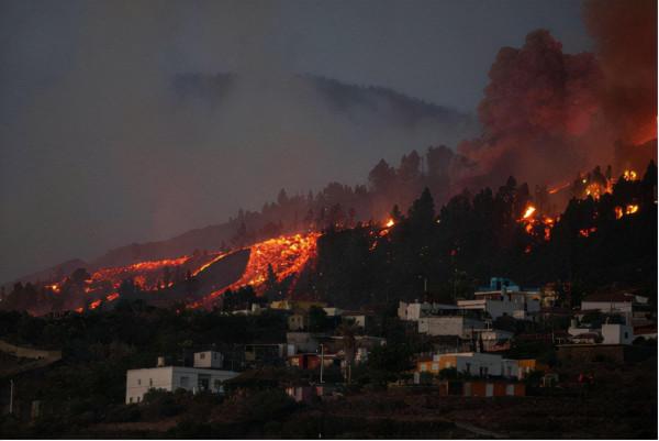 引發1000多次地震!西班牙火山時隔50年後再次噴發,它要甦醒了? 引發1000多次地震!西班牙火山時隔50年後再次噴發,它要甦醒了?