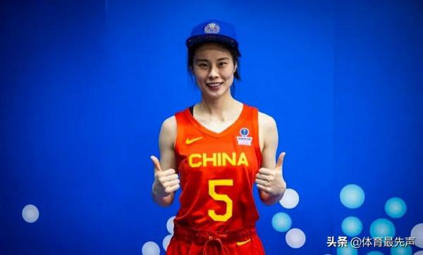 女籃姑娘們提前戴上了澳大利亞世界盃正賽帽，14人=14美女