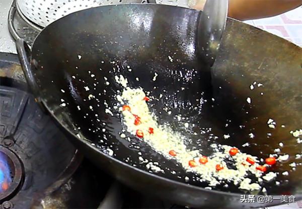 廚師長教你蒜泥豆角的小竅門，豆角清脆不變色，蒜香味濃又清涼