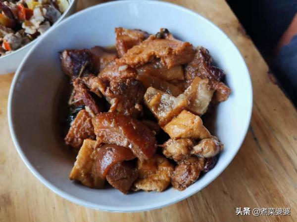 發小結婚，我隨禮2000，吃完酒席，江西老公直言：沒啥硬菜真寒酸