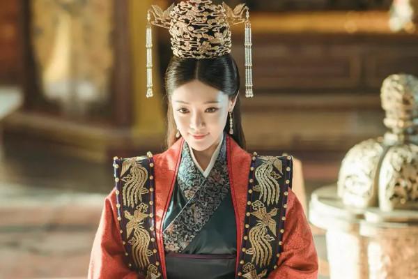 「盤點」古裝女主發冠大賞 趙麗穎的最華麗繁複 譚松韻跟宣璐撞款 「盤點」古裝女主發冠大賞 趙麗穎的最華麗繁複 譚松韻跟宣璐撞款