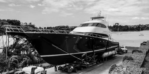 世界上最大的碳纖維釣魚艇