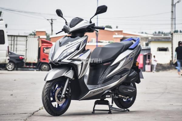 不容置疑的125顏值王 新大洲本田裂行實拍