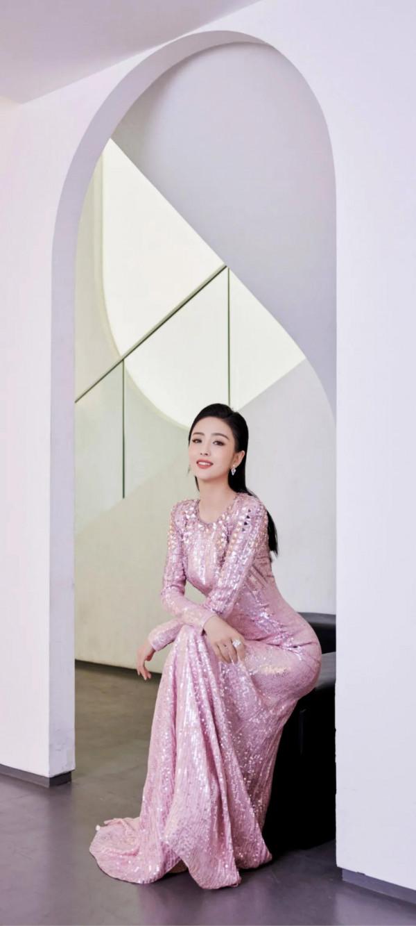 佟麗婭桌布｜玉顏豔春紅