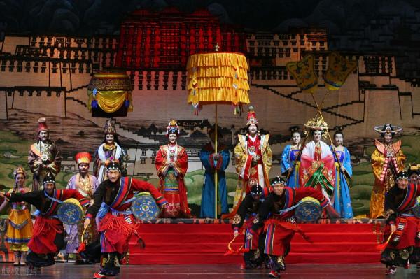 牽上愛人的手，這一生必去的景點，西藏值得一去