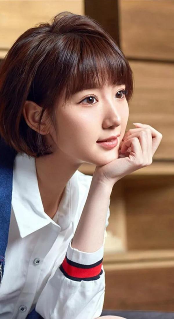 毛曉彤美照一冊，欣賞