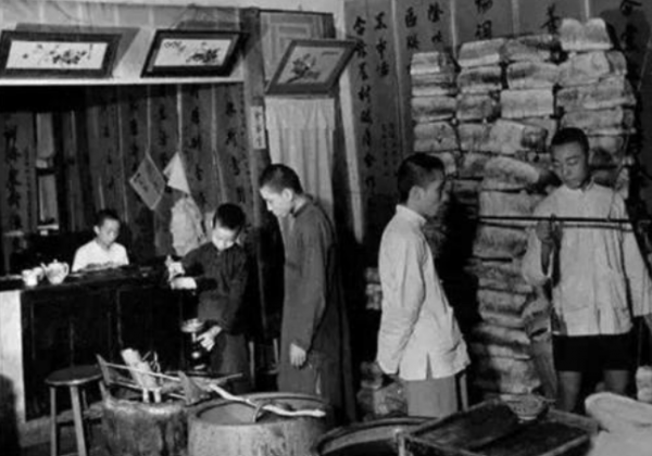 他為毛主席做飯22年,從不放醬油,做完飯後必須銷燬選單,為何? 他為毛主席做飯22年,從不放醬油,做完飯後必須銷燬選單,為何?