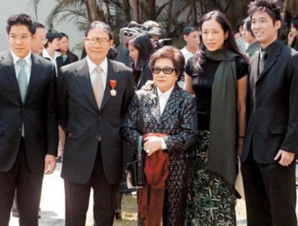 朱玲玲：一婚嫁豪門霍家，50歲二婚再嫁富豪，3個兒子是她的底氣