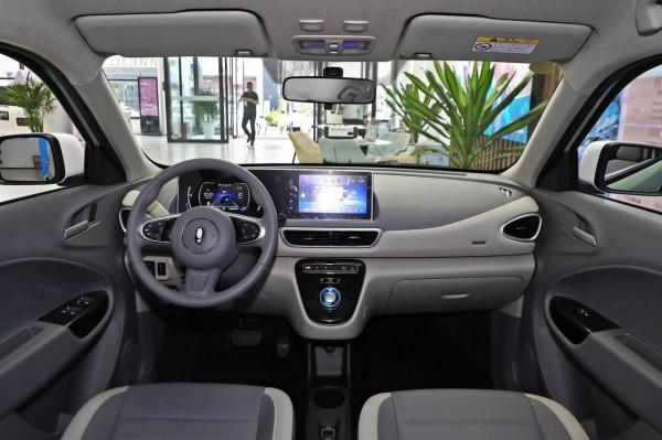 尤拉白貓:指導價7.98萬,續航360km,外觀討喜 尤拉白貓:指導價7.98萬,續航360km,外觀討喜