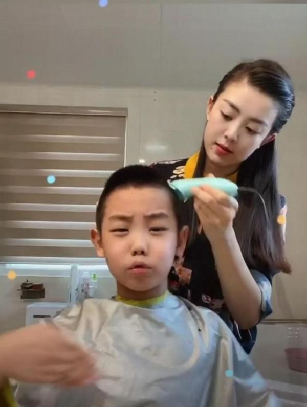 歌唱家劉和剛:農村小子娶世界小姐,父母與岳父母同屋簷安享晚年 歌唱家劉和剛:農村小子娶世界小姐,父母與岳父母同屋簷安享晚年