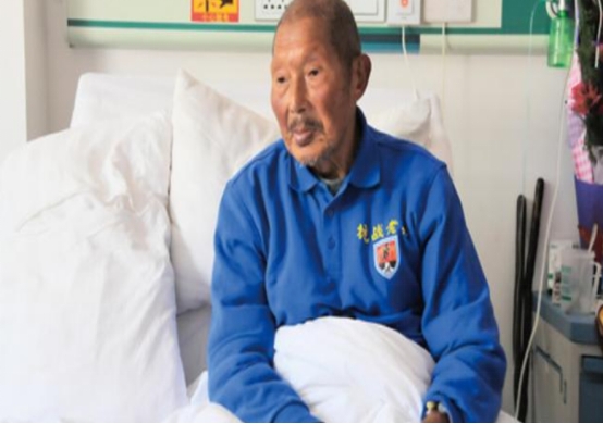 14歲被抓去當壯丁，遵守承諾照顧長官妻兒66年，自己卻終生未婚