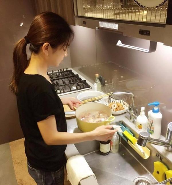 到舅媽家才發現,廚房不一定要大!瞧人家這佈置,家務活輕鬆減半 到舅媽家才發現,廚房不一定要大!瞧人家這佈置,家務活輕鬆減半