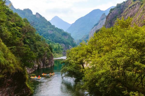 夏季漂流絕佳去處,河道全長3.5公里落差50米,驚險刺激又安全 夏季漂流絕佳去處,河道全長3.5公里落差50米,驚險刺激又安全