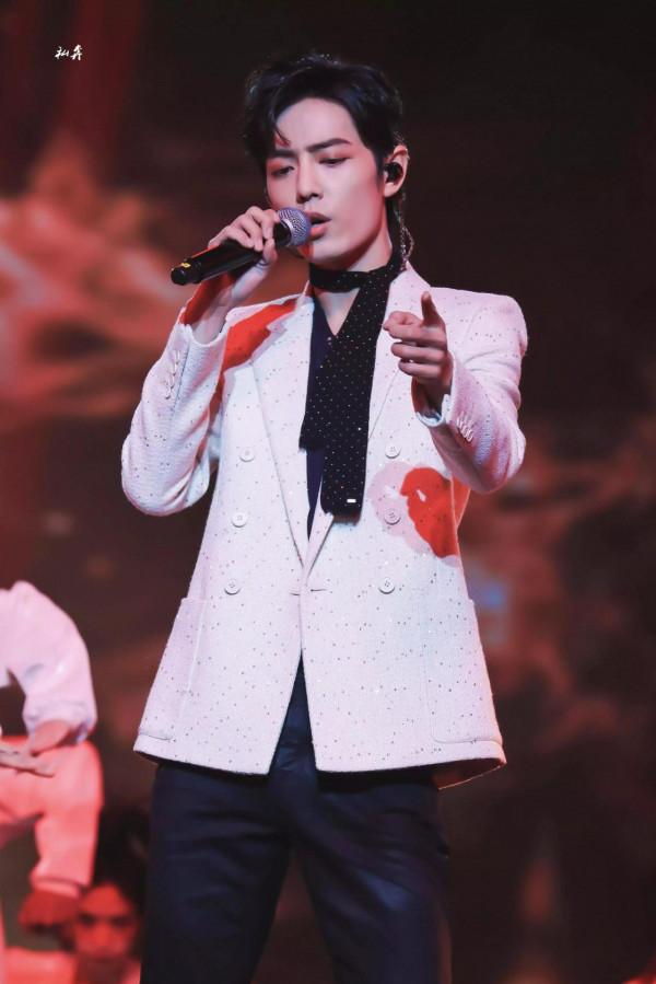 #肖戰#東方衛視跨年夜《神奇》舞臺,美圖合集共19張,喜歡自取 #肖戰#東方衛視跨年夜《神奇》舞臺,美圖合集共19張,喜歡自取