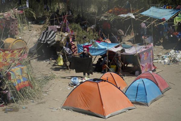 海地難民完全不在乎美國的驅逐計劃，每天都在湧入美國